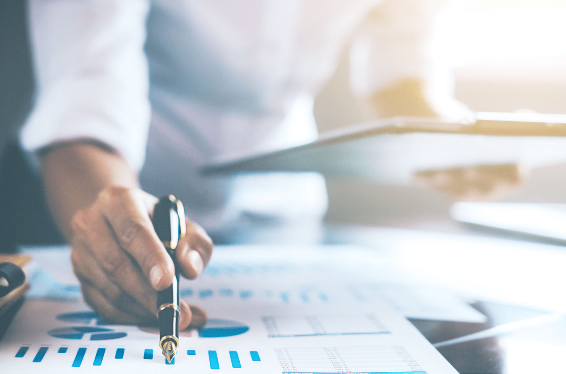 two person-in-long-sleeved-shirt-shakehand-955395