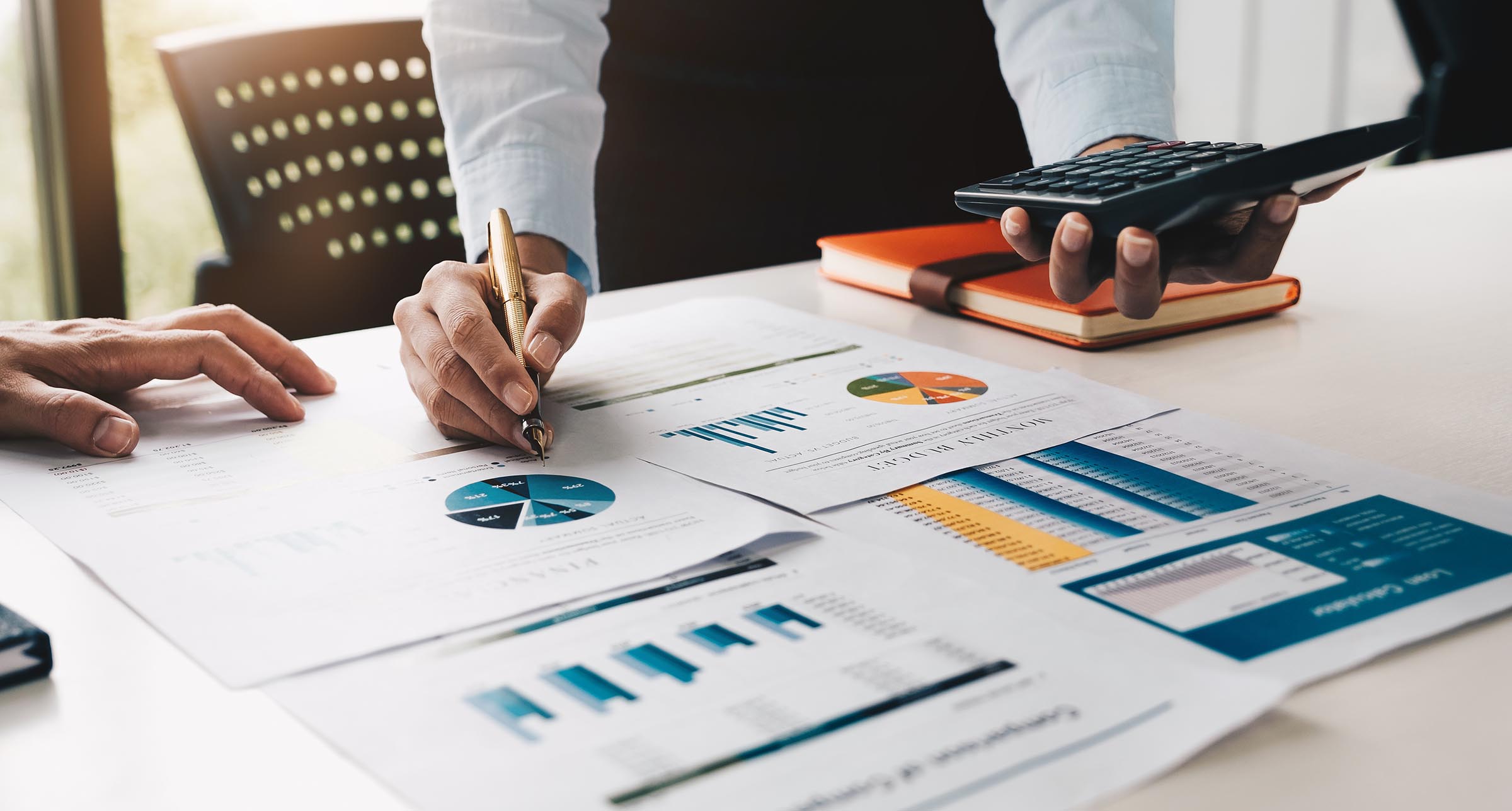 two person-in-long-sleeved-shirt-shakehand-955395